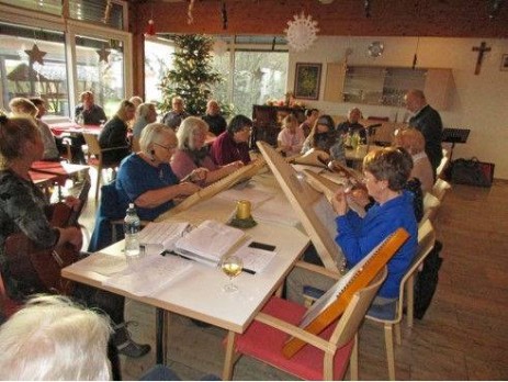 Weihnachtskonzert der Tischharfengruppe Aichach